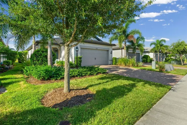 Property Slideshow image 3 of 59 | 17726 northwood pl, Bradenton, FL, 34202