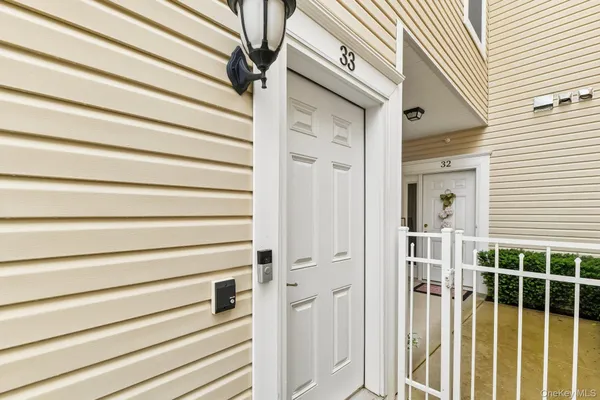 Property Slideshow image 3 of 39 | 33 greentree ct, Brookhaven, NY, 11967