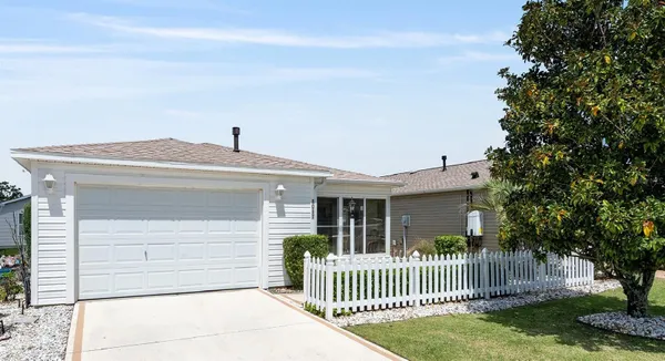 Property Slideshow image 2 of 43 | 1017 pinewood pl, The Villages, FL, 32162