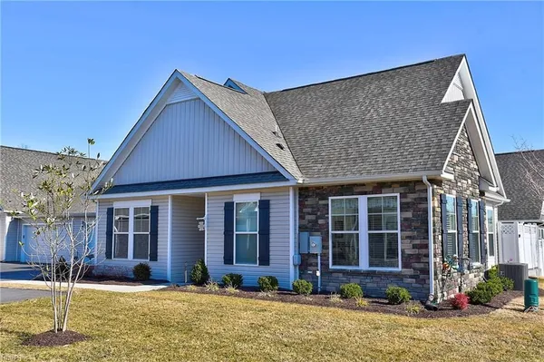 Property Slideshow image 2 of 42 | 224 richmond ave, Smithfield, VA, 23430