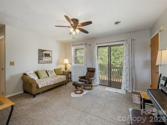 Property Slideshow image 3 of 25 | 103 oakwood pl 4, Hendersonville, NC, 28792
