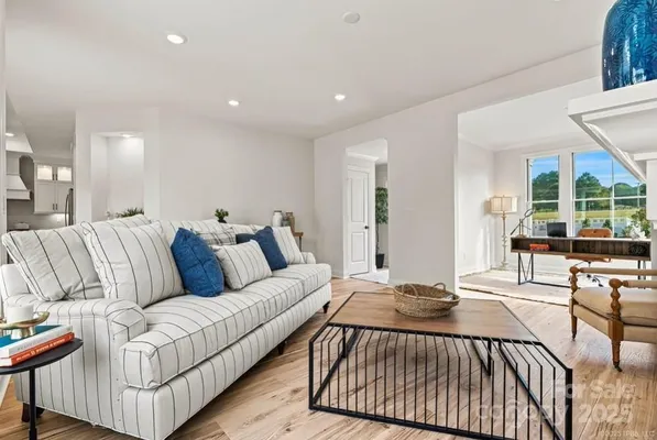 Property Slideshow image 3 of 8 | 4180 creek bridge cir, Charlotte, NC, 28213