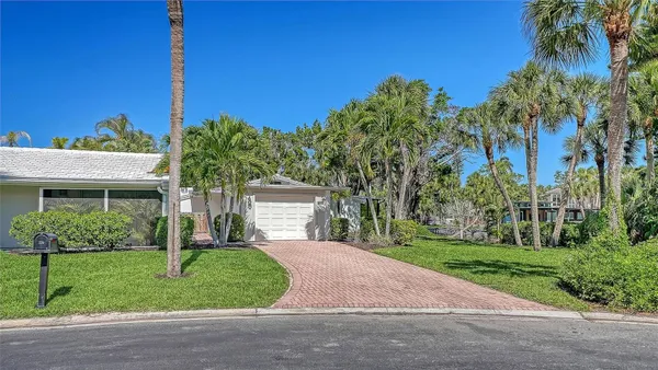 Property Slideshow image 2 of 78 | 239 hourglass way v7, Sarasota, FL, 34242