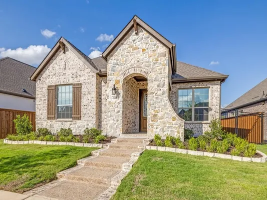 Property Slideshow image 2 of 25 | 4805 blackhawk green ct, Arlington, TX, 76005