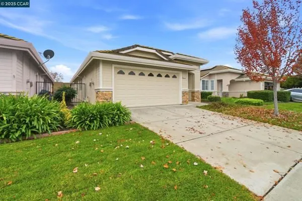 Property Slideshow image 3 of 42 | 443 mandarin cir, Vacaville, CA, 95687