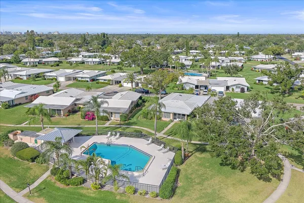 Property Slideshow image 3 of 35 | 3286 brunswick ln # 704, Sarasota, FL, 34239