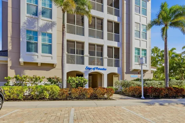 Property Slideshow image 3 of 51 | 395 aruba cir 303, Bradenton, FL, 34209