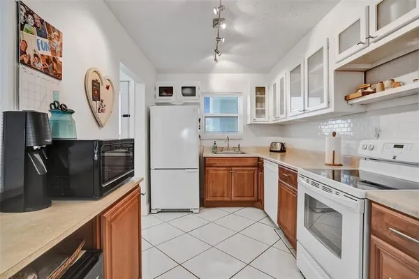 Property Slideshow image 2 of 39 | 5900 nw 44th st apt 602, Lauderhill, FL, 33319
