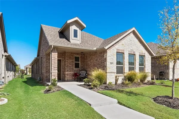 Property Slideshow image 2 of 32 | 2817 livestock dr, Midlothian, TX, 76065