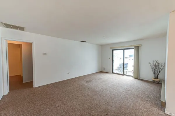 Property Slideshow image 3 of 21 | 209 cabot ct, Smithtown, NY, 11780