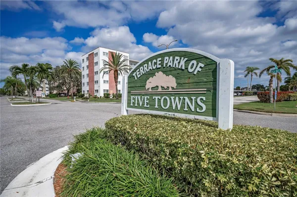 Property Slideshow image 2 of 48 | 5501 80th st 405, St Petersburg, FL, 33709