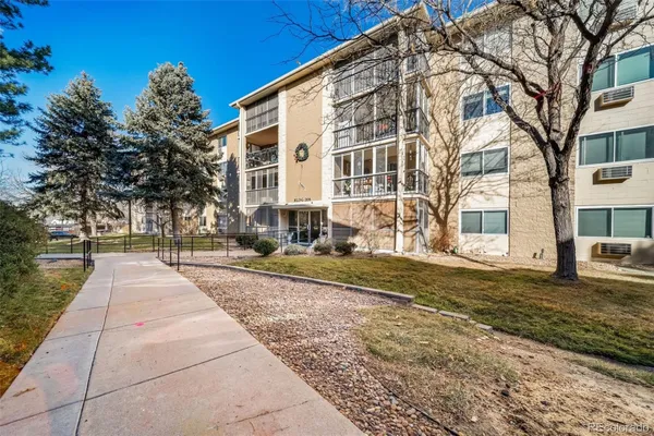 Property Slideshow image 2 of 50 | 3082 s wheeling way 205, Aurora, CO, 80014