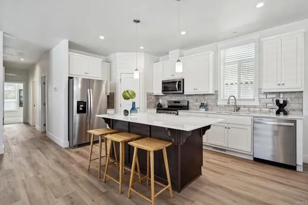 Property Slideshow image 2 of 48 | 444 el camino real 2, Encinitas, CA, 92024