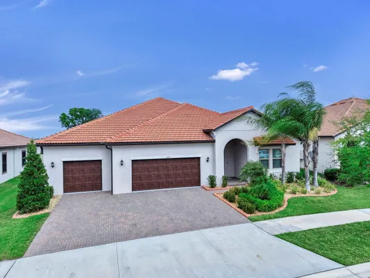 Property Slideshow image 2 of 55 | 5319 windy grove dr, Wimauma, FL, 33598