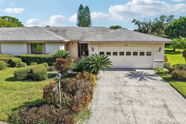 Property Slideshow image 2 of 71 | 1304 leland dr, Sun City Center, FL, 33573