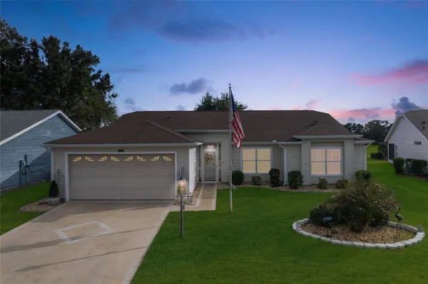 Property Slideshow image 2 of 47 | 25233 lost oak cir, Leesburg, FL, 34748