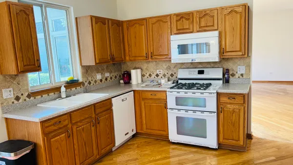 Property Slideshow image 3 of 18 | 20827 w honeysuckle ct, Plainfield, IL, 60544