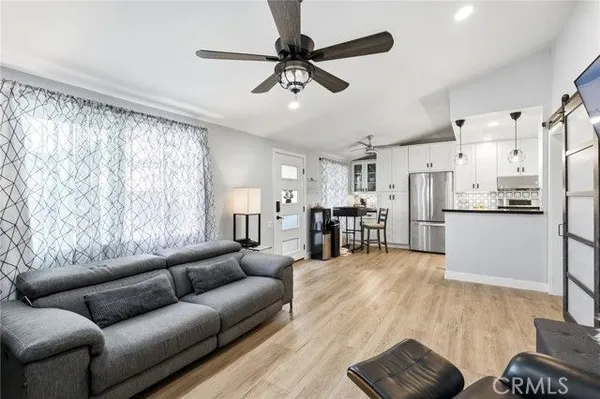 Property Slideshow image 3 of 47 | 19237 avenue of the oaks b, Newhall, CA, 91321