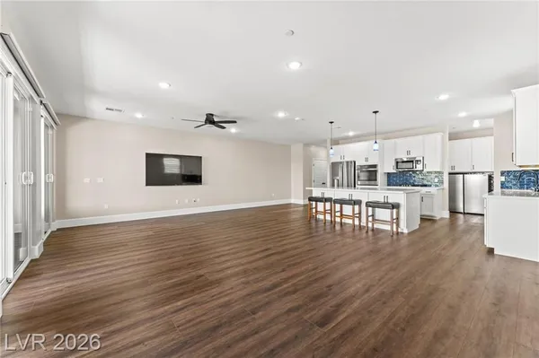 Property Slideshow image 2 of 48 | 2555 hampton rd 11210, Henderson, NV, 89052
