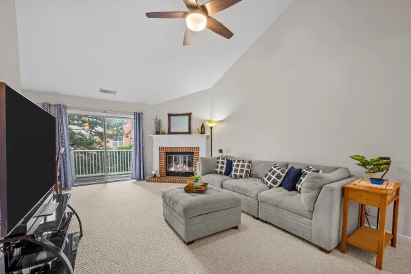 Property Slideshow image 3 of 16 | 505 green bridge ln b, Prospect Heights, IL, 60070