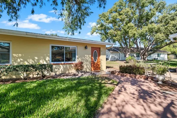 Property Slideshow image 2 of 39 | 401 dorchester pl 61, Sun City Center, FL, 33573