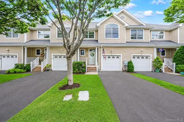 Property Slideshow image 2 of 29 | 66 brianna dr, Brookhaven, NY, 11733