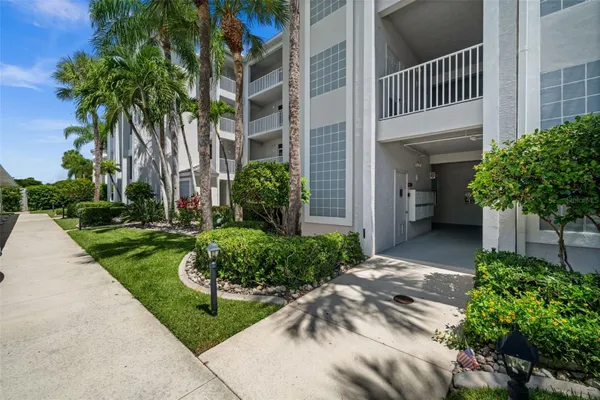 Property Slideshow image 3 of 61 | 10460 washingtonia palm way 1342, Fort Myers, FL, 33966