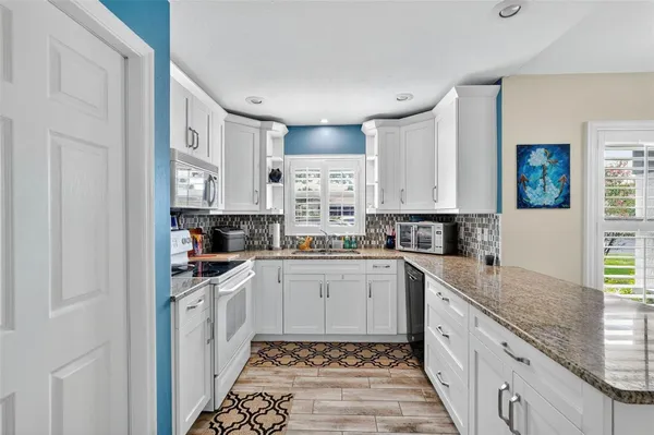 Property Slideshow image 3 of 55 | 29307 schinnecock hills ln, San Antonio, FL, 33576