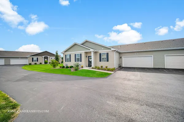 Property Slideshow image 2 of 29 | 1108 crestview ln # 1354, Pingree Grove, IL, 60140