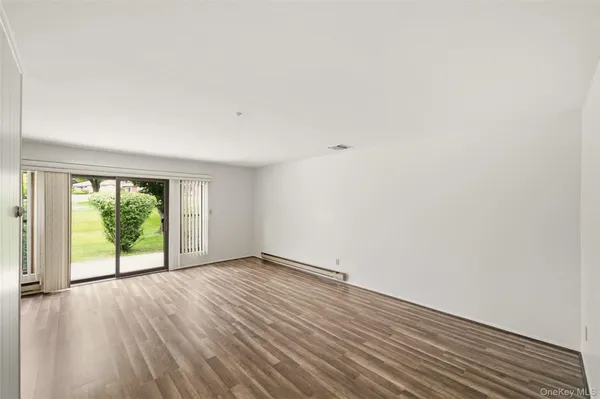 Property Slideshow image 3 of 35 | 1006 cabot path, Smithtown, NY, 11780