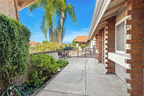 Property Slideshow image 2 of 42 | 2095 silver oak way, Hemet, CA, 92545