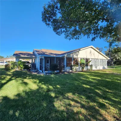 Property Slideshow image 2 of 13 | 511 finsbury cir b, Sun City Center, FL, 33573