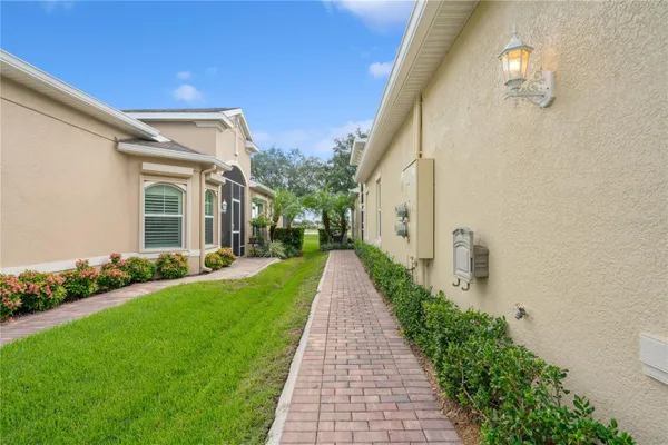 Property Slideshow image 3 of 57 | 802 chipper dr, Sun City Center, FL, 33573