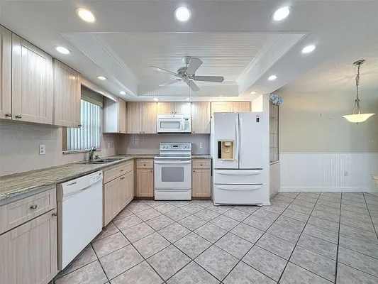 Property Slideshow image 2 of 32 | 4550 cove cir apt 507, St Petersburg, FL, 33708