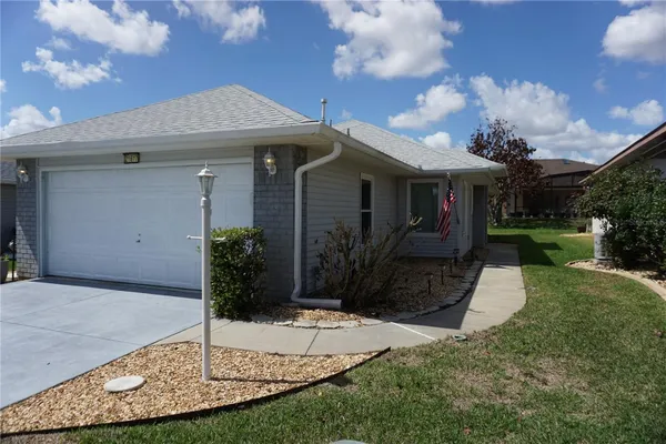 Property Slideshow image 2 of 16 | 21617 queen elizabeth ct, Leesburg, FL, 34748