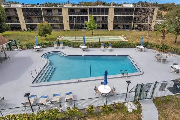 Property Slideshow image 3 of 14 | 1485 halsey dr 105, Dunedin, FL, 34698