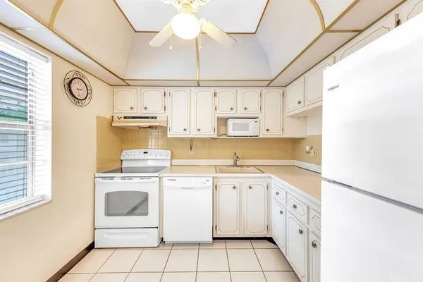 Property Slideshow image 2 of 36 | 7640 nw 1st st 202, Margate, FL, 33063