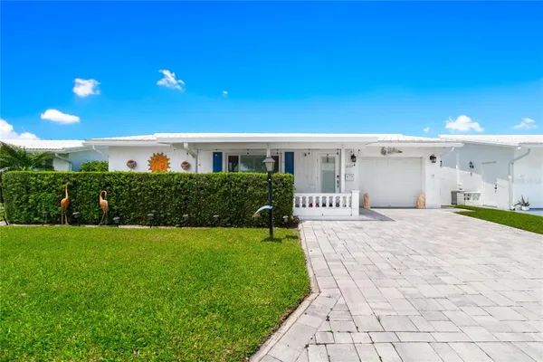 Property Slideshow image 2 of 34 | 2107 sw 22nd st, Boynton Beach, FL, 33426