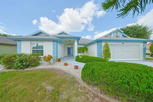 Property Slideshow image 2 of 42 | 352 caloosa palms ct, Sun City Center, FL, 33573