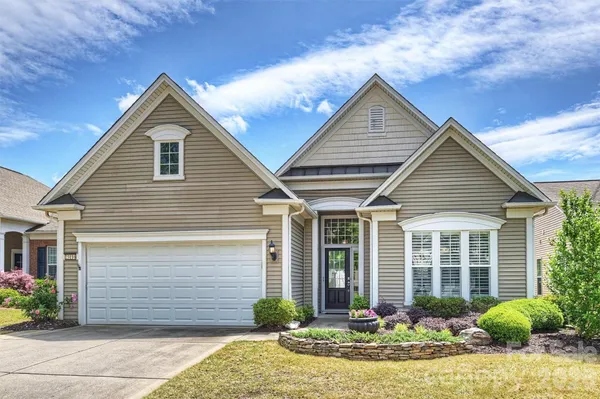 Property Slideshow image 2 of 43 | 23116 kingfisher dr, Fort Mill, SC, 29707