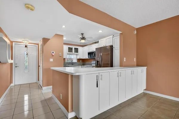 Property Slideshow image 2 of 18 | 9410 n hollybrook lake dr 303, Pembroke Pines, FL, 33025