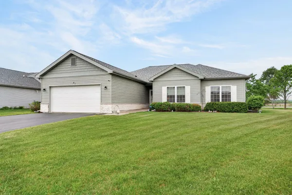 Property Slideshow image 3 of 47 | 1001 madison ave, Mchenry, IL, 60050