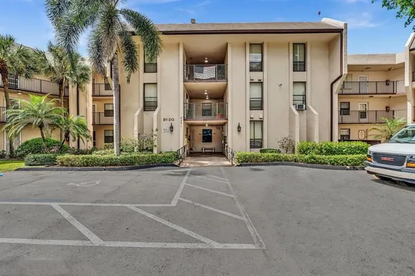 Property Slideshow image 3 of 48 | 6351 n university dr 324, Tamarac, FL, 33321