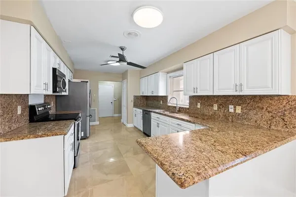 Property Slideshow image 3 of 43 | 10911 greentrail dr, Boynton Beach, FL, 33436