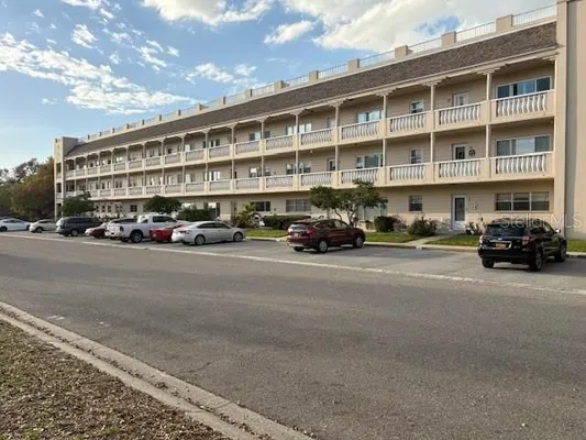 Property Slideshow image 3 of 35 | 2170 americus blvd 4, Clearwater, FL, 33763