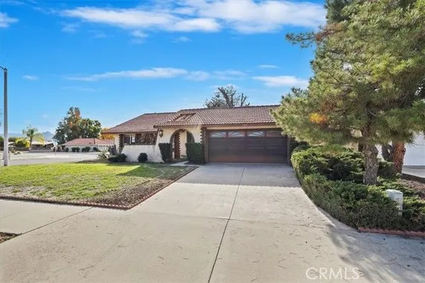 Property Slideshow image 2 of 23 | 1825 flame tree way, Hemet, CA, 92545