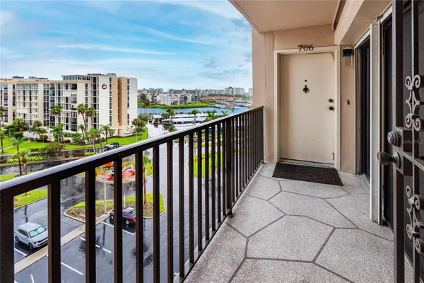 Property Slideshow image 3 of 54 | 7300 sun island dr 706, South Pasadena, FL, 33707
