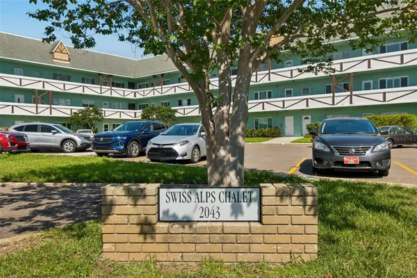 Property Slideshow image 2 of 57 | 2043 denmark st 61, Clearwater, FL, 33763