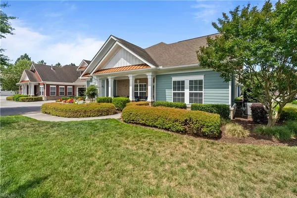 Property Slideshow image 3 of 50 | 1426 carrolton way, Chesapeake, VA, 23320