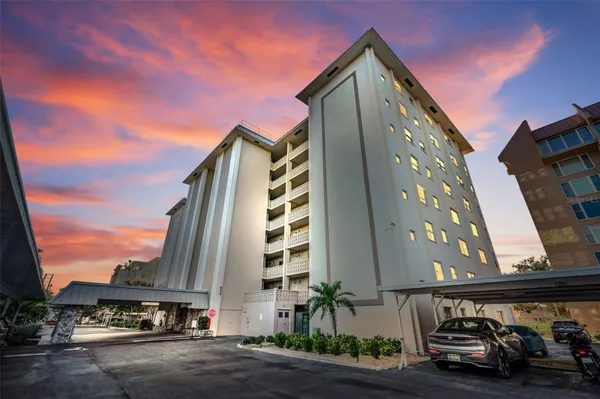 Property Slideshow image 2 of 46 | 622 edgewater dr 123, Dunedin, FL, 34698